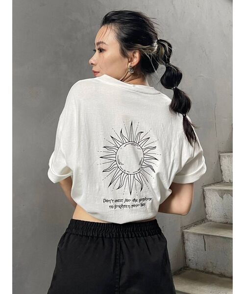 EVRIS（エヴリス）の「SUNNY GRAPHIC BIG Tシャツ（Tシャツ/カットソー・レディース・ホワイト/ブラック/グリーン・FREE）」の10枚目の写真