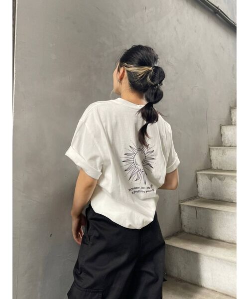 EVRIS（エヴリス）の「SUNNY GRAPHIC BIG Tシャツ（Tシャツ/カットソー・レディース・ホワイト/ブラック/グリーン・FREE）」の11枚目の写真