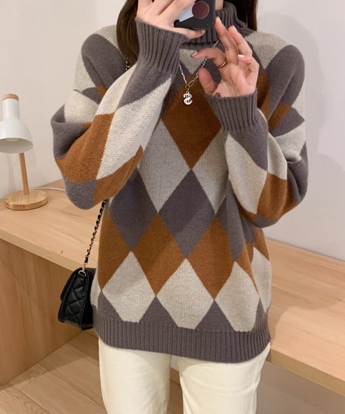 ABITOKYO(アビトーキョー)の「ダイヤ柄ジャガードハイネックニットプルオーバー(ニット/セーター・レディース・チャコールグレー/ベージュ/ブラック・FREE)」の8枚目の写真