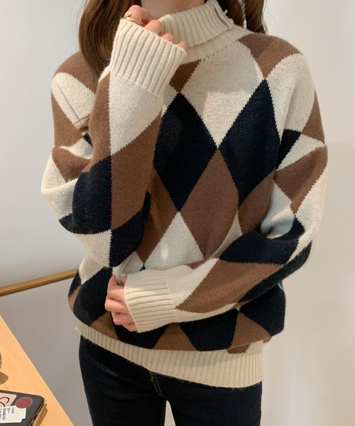 ABITOKYO(アビトーキョー)の「ダイヤ柄ジャガードハイネックニットプルオーバー(ニット/セーター・レディース・チャコールグレー/ベージュ/ブラック・FREE)」の11枚目の写真