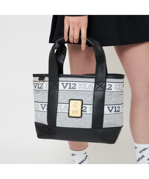 V12（ヴィ トゥエルヴ）の「LOGO TAPE CART BAG（トートバッグ・メンズ・ブラック/グレー・FREE）」の11枚目の写真