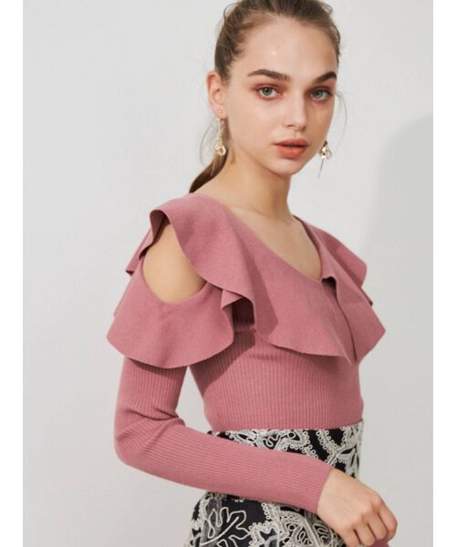 MERCURYDUO（マーキュリーデュオ）の「オープンショルダーラッフルリブニット（ニット/セーター・レディース・チャコールグレー/オフホワイト/ベビーピンク/ブラック/ピンク・FREE）」の15枚目の写真