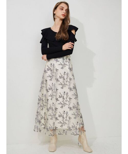 MERCURYDUO（マーキュリーデュオ）の「オープンショルダーラッフルリブニット（ニット/セーター・レディース・チャコールグレー/オフホワイト/ベビーピンク/ブラック/ピンク・FREE）」の8枚目の写真