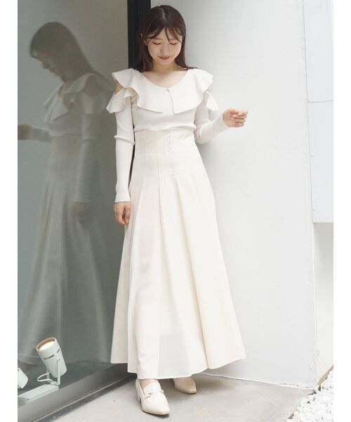 MERCURYDUO（マーキュリーデュオ）の「オープンショルダーラッフルリブニット（ニット/セーター・レディース・チャコールグレー/オフホワイト/ベビーピンク/ブラック/ピンク・FREE）」の11枚目の写真