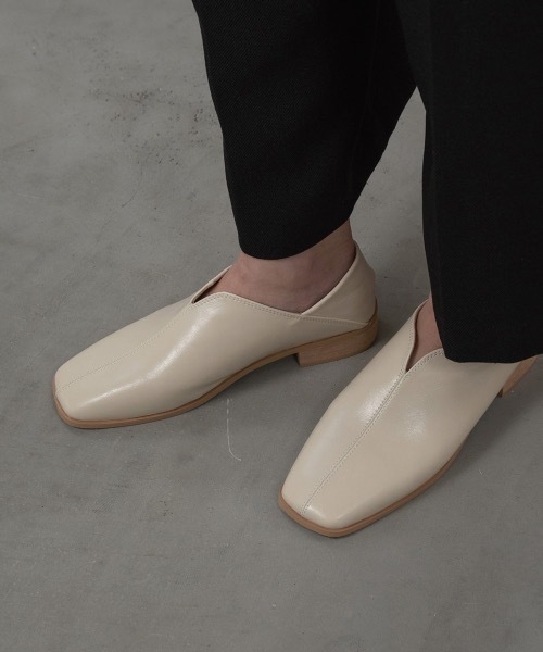 I_am(アイアム)の「front slit baboo shoes(パンプス・レディース・ブラック/アイボリー・S/M/L)」の3枚目の写真