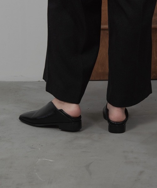 I_am(アイアム)の「front slit baboo shoes(パンプス・レディース・ブラック/アイボリー・S/M/L)」の5枚目の写真