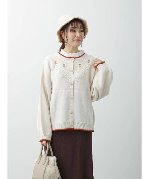 ehka sopo（エヘカソポ）の「ポンポン花刺繍カーディガン（カーディガン/ボレロ・レディース・ミント/ラベンダー/チャコール/キナリ・ﾌﾘ-）」の2枚目の写真