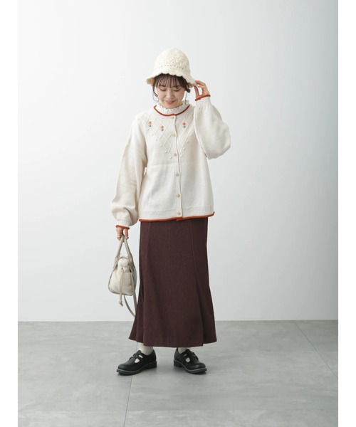 ehka sopo（エヘカソポ）の「ポンポン花刺繍カーディガン（カーディガン/ボレロ・レディース・ミント/ラベンダー/チャコール/キナリ・ﾌﾘ-）」の6枚目の写真