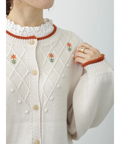ehka sopo（エヘカソポ）の「ポンポン花刺繍カーディガン
