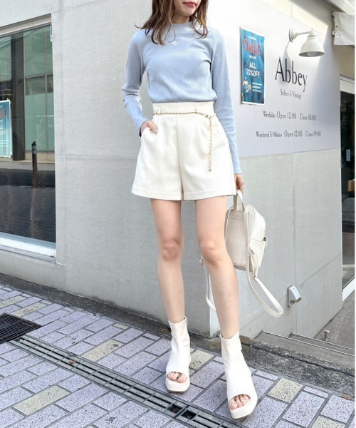 OLIVE des OLIVE(オリーブデオリーブ)の「チェーンベルト付きショートパンツ(その他パンツ・レディース・アイボリー/チャコールグレー/ネイビー・FREE)」の6枚目の写真