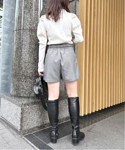 OLIVE des OLIVE(オリーブデオリーブ)の「チェーンベルト付きショートパンツ(その他パンツ・レディース・アイボリー/チャコールグレー/ネイビー・FREE)」の16枚目の写真