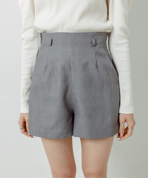 OLIVE des OLIVE(オリーブデオリーブ)の「チェーンベルト付きショートパンツ(その他パンツ・レディース・アイボリー/チャコールグレー/ネイビー・FREE)」の4枚目の写真