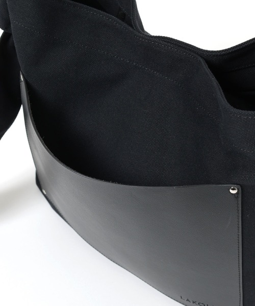 LAKOLE（ラコレ）の「フロントポケットキャンバスBAG / 199294（ショルダーバッグ・メンズ・ナチュラル/ブラック/チャコールグレー・FREE）」の5枚目の写真