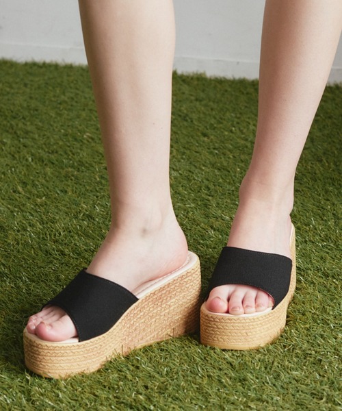 VANNIE U（ヴァニーユー）の「ライトウェッジサンダル（サンダル・レディース・アイボリー/ブラック・SMALL/MEDIUM/LARGE/LL）」の12枚目の写真