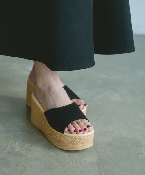 VANNIE U（ヴァニーユー）の「ライトウェッジサンダル（サンダル・レディース・アイボリー/ブラック・SMALL/MEDIUM/LARGE/LL）」の14枚目の写真