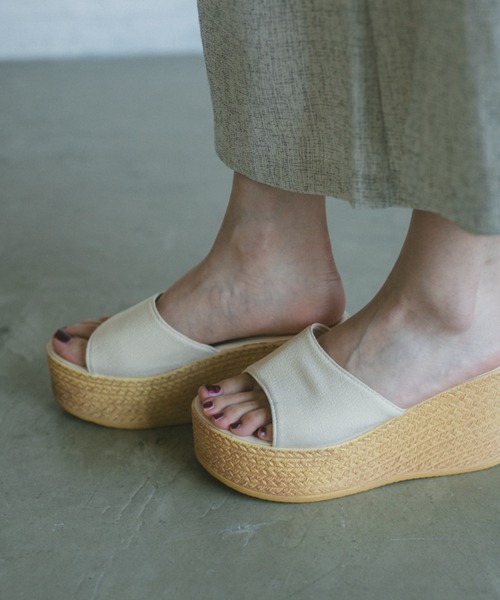 VANNIE U（ヴァニーユー）の「ライトウェッジサンダル（サンダル・レディース・アイボリー/ブラック・SMALL/MEDIUM/LARGE/LL）」の16枚目の写真