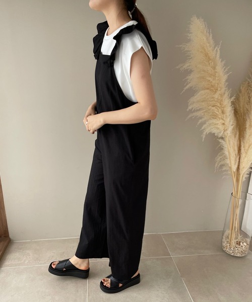 LOWRYS FARM（ローリーズファーム）の「フリルサロペット　903930（サロペット/オーバーオール・レディース・ブラック/インディゴブルー・FREE）」の5枚目の写真