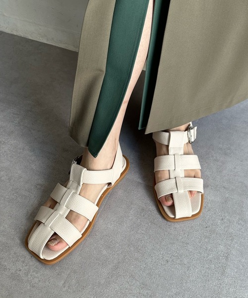 DouDou（ドゥドゥ）の「スクエアグルカサンダル（サンダル・レディース・アイボリー/ブラック・MEDIUM/LARGE）」の5枚目の写真