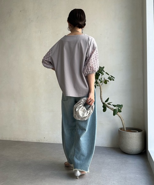 DouDou（ドゥドゥ）の「【WEB限定】袖レースVネックトップス（T