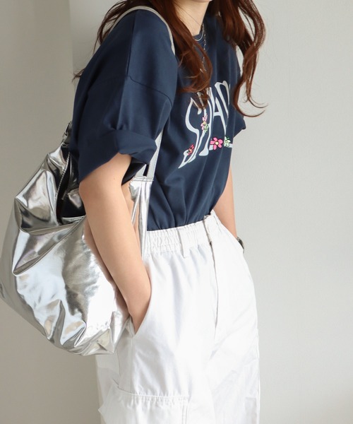 COURO（コウロ）の「フラワー刺繍Tシャツ（Tシャツ/カットソー・レディース・ネイビー/ホワイト/ブラック/オートミール・L/M）」の5枚目の写真