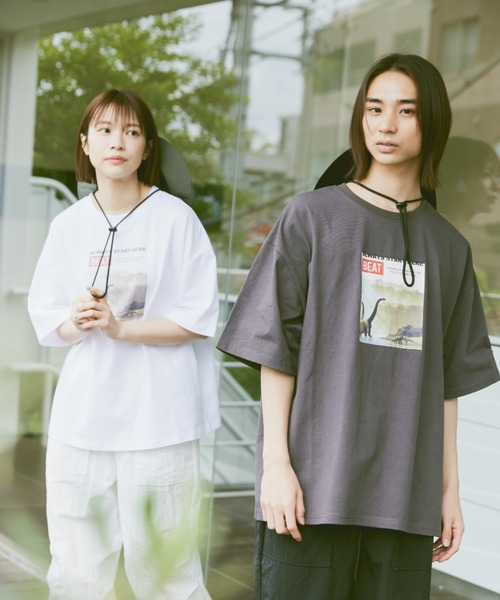 flaner（フラネ）の「Loose dinosaur print Tee/ルーズダイナソープリントT（Tシャツ/カットソー・レディース・ホワイト/チャコールグレー・MEDIUM/LARGE）」の2枚目の写真