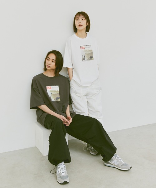 flaner（フラネ）の「Loose dinosaur print Tee/ルーズダイナソープリントT（Tシャツ/カットソー・レディース・ホワイト/チャコールグレー・MEDIUM/LARGE）」の9枚目の写真