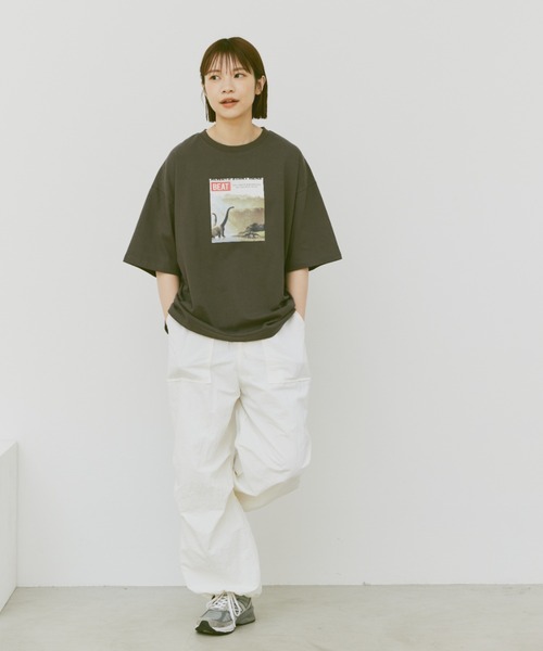 flaner（フラネ）の「Loose dinosaur print Tee/ルーズダイナソープリントT（Tシャツ/カットソー・レディース・ホワイト/チャコールグレー・MEDIUM/LARGE）」の14枚目の写真