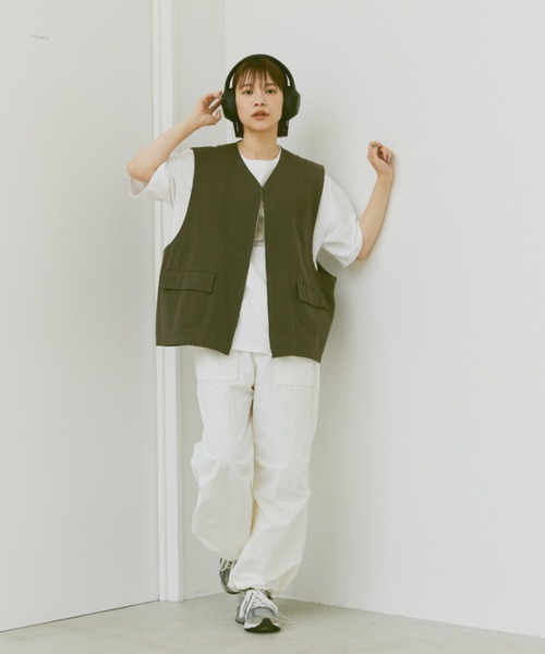 flaner（フラネ）の「Loose dinosaur print Tee/ルーズダイナソープリントT（Tシャツ/カットソー・レディース・ホワイト/チャコールグレー・MEDIUM/LARGE）」の18枚目の写真