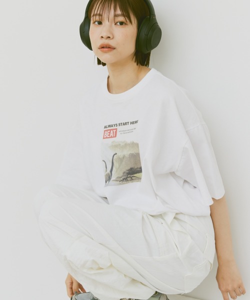 flaner（フラネ）の「Loose dinosaur print Tee/ルーズダイナソープリントT（Tシャツ/カットソー・レディース・ホワイト/チャコールグレー・MEDIUM/LARGE）」の3枚目の写真