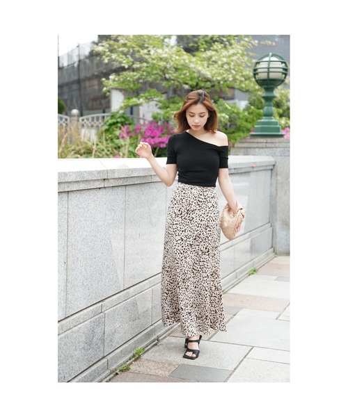 ヒョウ柄スーパーストレッチスカート ODORATA（オドラタ）の「ヒョウ柄Iラインスカート（スカート）」 - WEAR