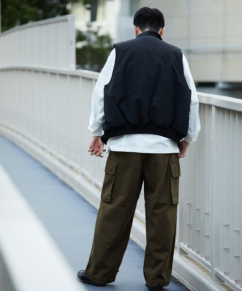 FREAK'S STORE（フリークスストア）の「KONECO/コネーソ ワイドシルエット M-47カーゴパンツ（カーゴパンツ・メンズ・ブラック/オリーブ・MEDIUM/LARGE）」の6枚目の写真