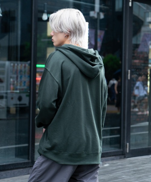 FILA(フィラ)の「【FILA/フィラ】カレッジワッペン ビッグシルエット ドロップショルダー フーディー パーカー(パーカー・メンズ・カーキ/ブルー・MEDIUM/LARGE/X-LARGE)」の7枚目の写真