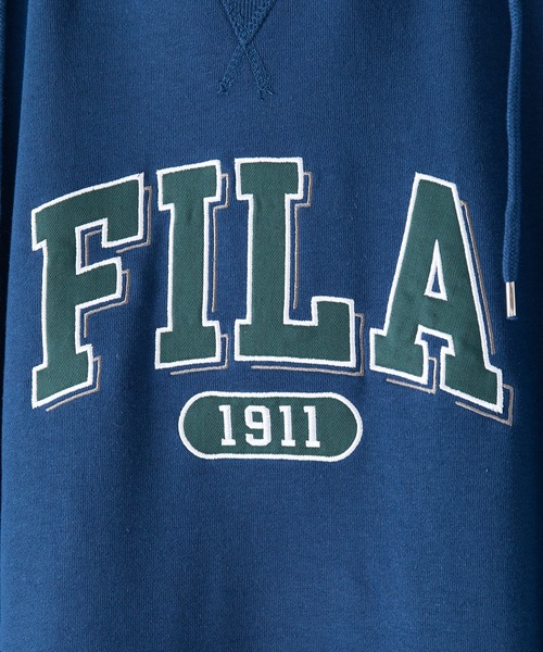 FILA(フィラ)の「【FILA/フィラ】カレッジワッペン ビッグシルエット ドロップショルダー フーディー パーカー(パーカー・メンズ・カーキ/ブルー・MEDIUM/LARGE/X-LARGE)」の20枚目の写真