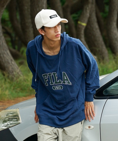 FILA(フィラ)の「【FILA/フィラ】カレッジワッペン ビッグシルエット ドロップショルダー フーディー パーカー(パーカー・メンズ・カーキ/ブルー・MEDIUM/LARGE/X-LARGE)」の13枚目の写真