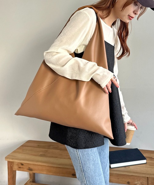 DISCOAT（ディスコート）の「[A4・軽量]トライアングルトートバッグ（ショルダーバッグ・レディース・アイボリー/キャメル/ブラック・FREE）」の3枚目の写真