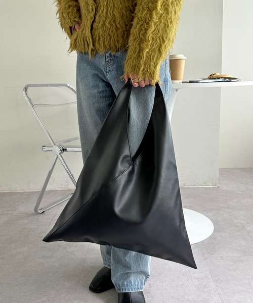 DISCOAT（ディスコート）の「[A4・軽量]トライアングルトートバッグ（ショルダーバッグ・レディース・アイボリー/キャメル/ブラック・FREE）」の2枚目の写真