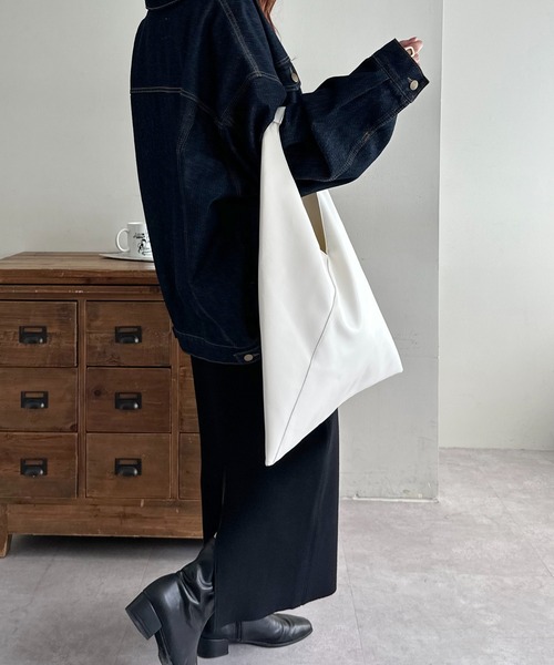 DISCOAT（ディスコート）の「[A4・軽量]トライアングルトートバッグ（ショルダーバッグ・レディース・アイボリー/キャメル/ブラック・FREE）」の10枚目の写真