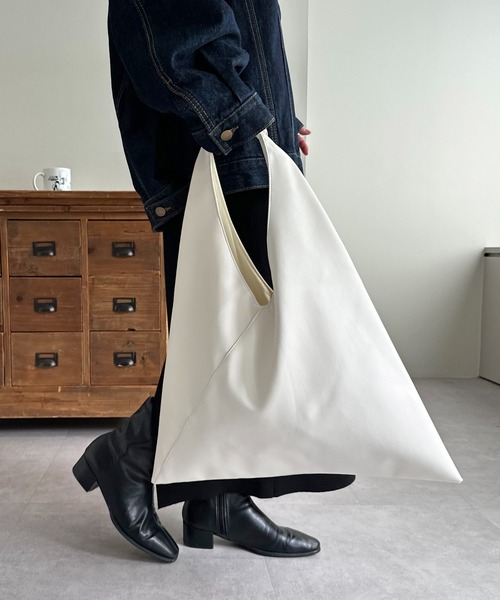 DISCOAT（ディスコート）の「[A4・軽量]トライアングルトートバッグ（ショルダーバッグ・レディース・アイボリー/キャメル/ブラック・FREE）」の19枚目の写真