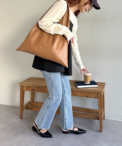 DISCOAT（ディスコート）の「[A4・軽量]トライアングルトートバッグ（ショルダーバッグ・レディース・アイボリー/キャメル/ブラック・FREE）」の5枚目の写真