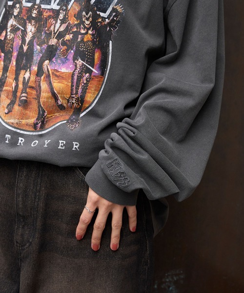 MONO-MART（モノマート）の「【KISS/The Rolling Stones/Aerosmith/The Who】別注ヴィンテージライク ロックプリントピグメント加工 長袖Tシャツ（Tシャツ/カットソー・レディース・ブラック系3/ダークネイビー/ホワイト系2/ダークブラウン/オートミール/ブラック系1/ホワイト系1/ブラック系2/ブラック系4/ホワイト系4/ネイビー系4/ブラック系6/ブラック系5/ブラック系その他2/ブラック系その他4/ホワイト系その他/ブラック系その他3/ブラック系その他・L/M）」の19枚目の写真