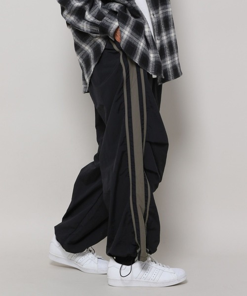 3.3 Field Trip (3.3フィールドトリップ)の「3.3 Field Trip/サイドライン NYLON パンツ ナイロン 2985725(その他パンツ・メンズ・チャコール/ブラック・FREE)」の4枚目の写真