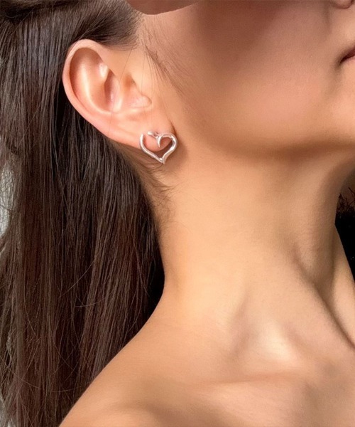 emouv by est(エモーヴバイエスト)の「emouv by est シンプルハートピアス(ピアス(両耳用)・レディース・ゴールド/シルバー・FREE)」の10枚目の写真