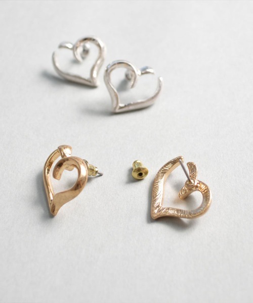 emouv by est(エモーヴバイエスト)の「emouv by est シンプルハートピアス(ピアス(両耳用)・レディース・ゴールド/シルバー・FREE)」の12枚目の写真