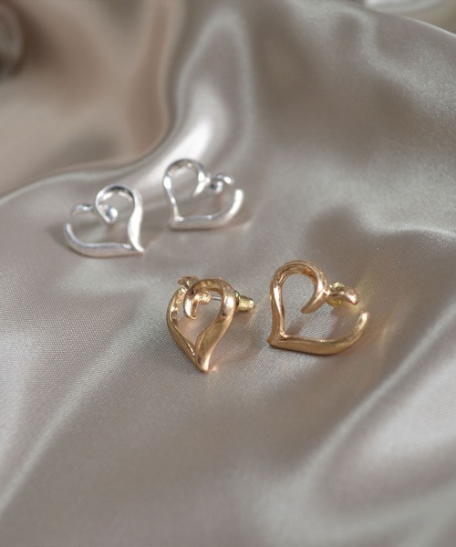 emouv by est(エモーヴバイエスト)の「emouv by est シンプルハートピアス(ピアス(両耳用)・レディース・ゴールド/シルバー・FREE)」の11枚目の写真