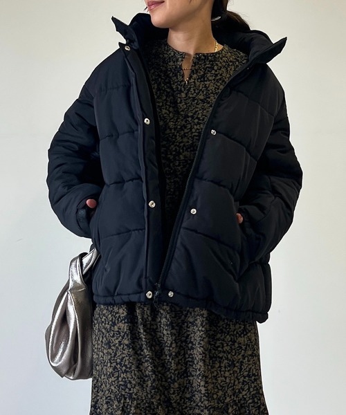 un dix cors（アンディコール）の「《WEB限定》オーバー中綿ジャケット（ダウンジャケット/コート・レディース・ベージュ/ブラック・FREE）」の3枚目の写真