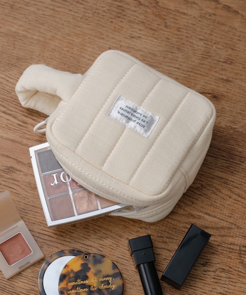 BIRTHDAY BAR(バースデイバー)の「スクエア中綿ポーチ(ポーチ・レディース・グリーン/イエロー/アイボリー・フリー)」の1枚目の写真