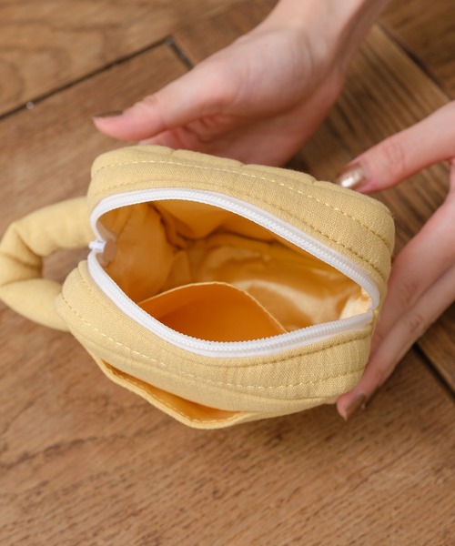 BIRTHDAY BAR(バースデイバー)の「スクエア中綿ポーチ(ポーチ・レディース・グリーン/イエロー/アイボリー・フリー)」の8枚目の写真