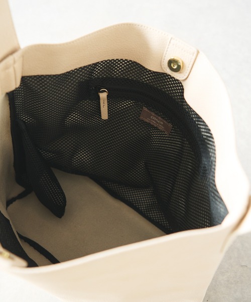 un dix cors（アンディコール）の「フェイクレザーショルダーバッグ（ショルダーバッグ・レディース・ブラック/アイボリー・FREE）」の9枚目の写真