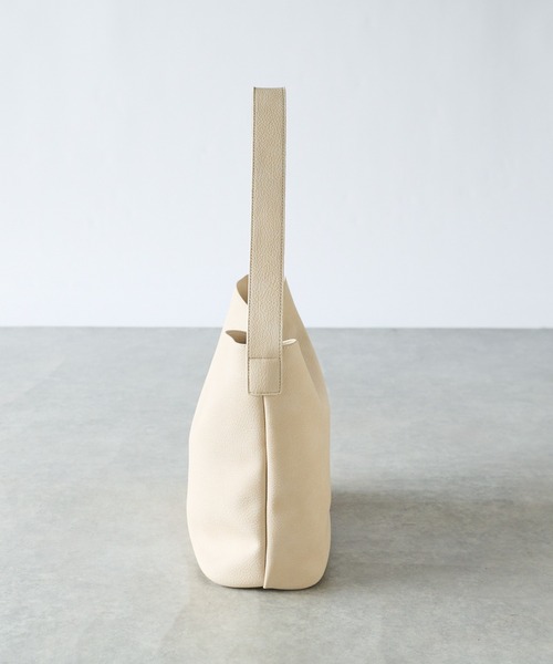 un dix cors（アンディコール）の「フェイクレザーショルダーバッグ（ショルダーバッグ・レディース・ブラック/アイボリー・FREE）」の5枚目の写真