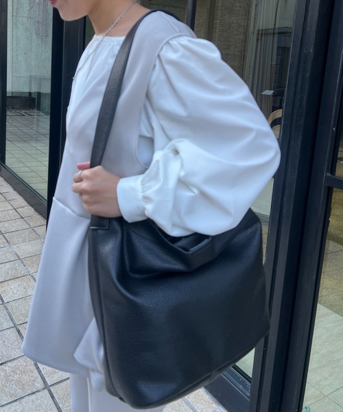 un dix cors（アンディコール）の「フェイクレザーショルダーバッグ（ショルダーバッグ・レディース・ブラック/アイボリー・FREE）」の11枚目の写真